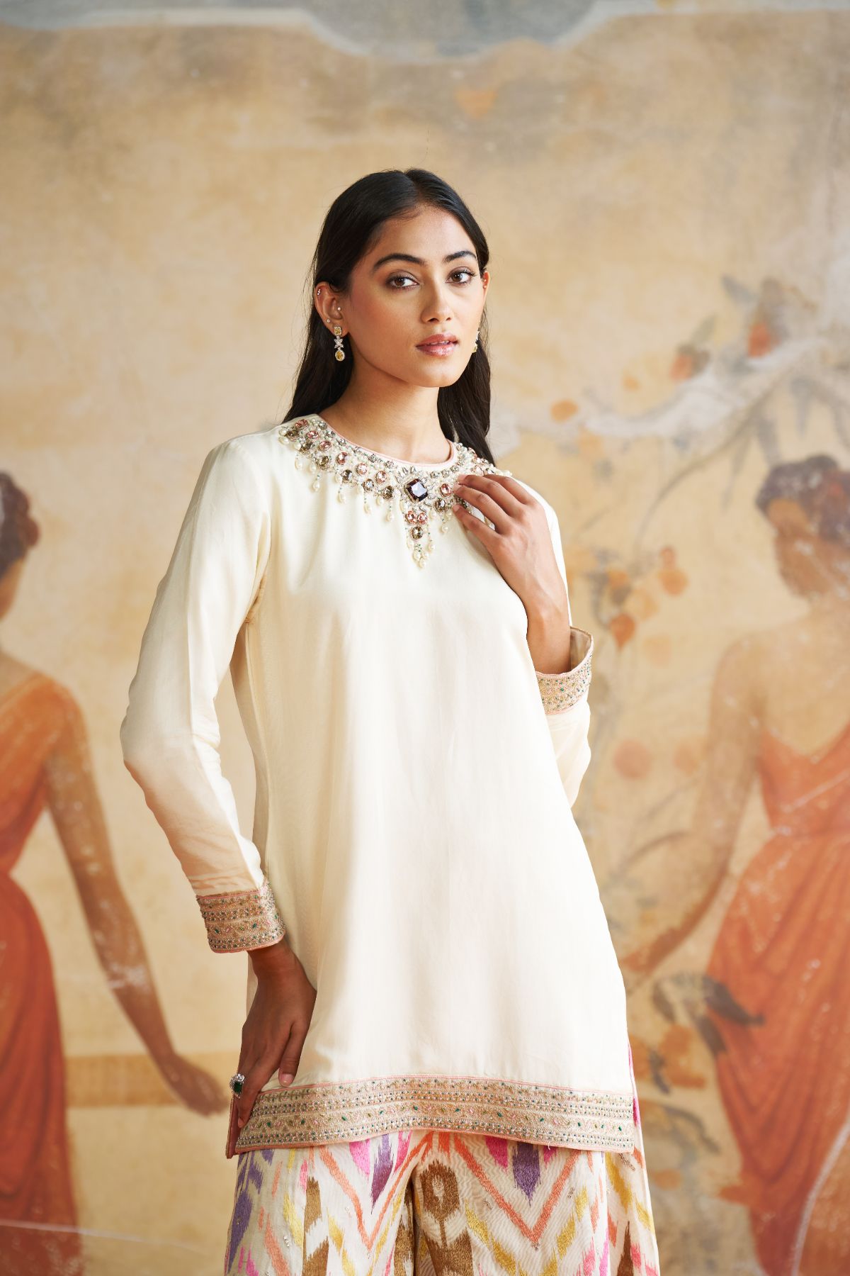 Jeweled short kurta set in peach stones.